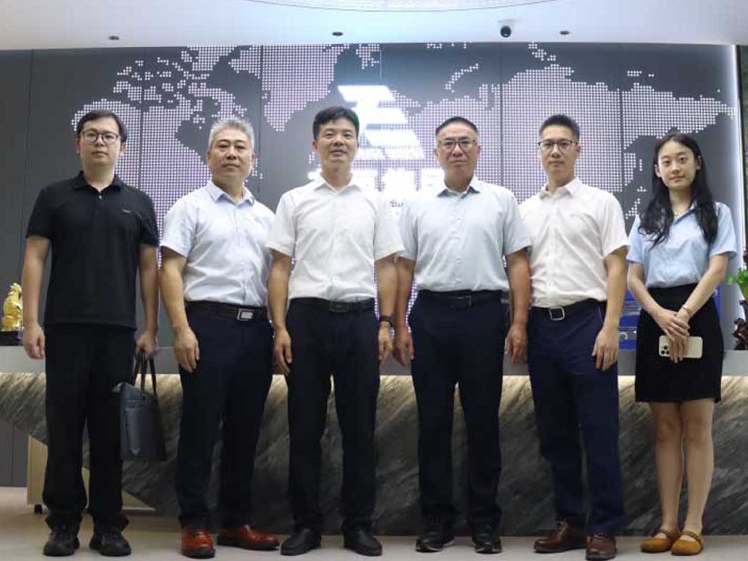 Integration of Talent and Industry, Integration of Digital Technology and Industry | Leaders of Longyan Talent and Big Data Development Group Visit Huge Group for Research and Exchange